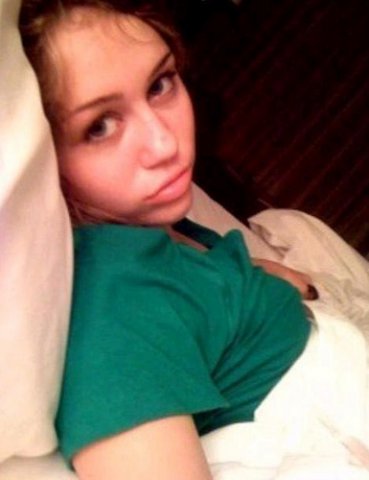 001_Miley Cyrus by tito shenker.jpg, 68 KB